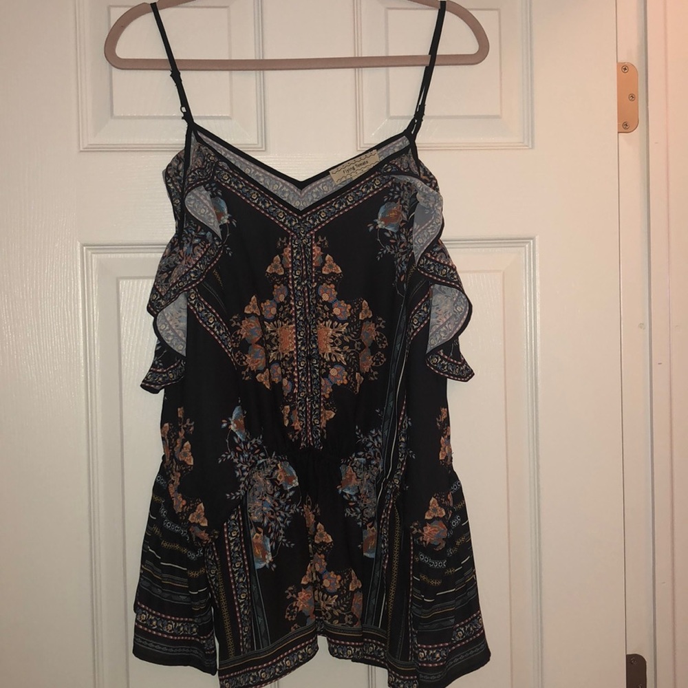 Flying Tomato Cold Shoulder top